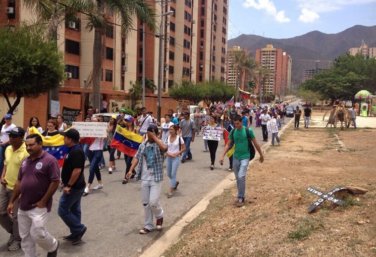 Vecinos de Mañongo no renuncian a las protestas pese a decisión del TSJ (Fotos)