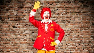 El nuevo look de Ronald McDonald ahora es más rojo rojito (Fotos)