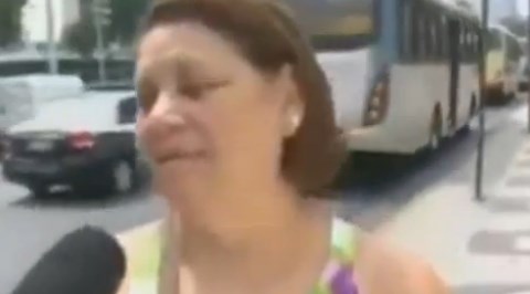 Atracan a una mujer mientras explica situación de inseguridad que vive (Video)