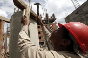 Sector construcción reporta baja productividad por falta de materia prima
