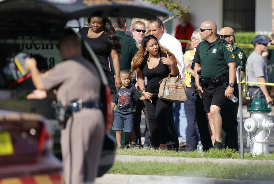 Más de 20 heridos al estrellarse carro contra iglesia en Florida