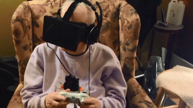 Una enferma de cáncer cumple su último deseo con unas gafas de realidad virtual (Video)