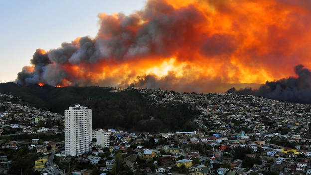 Nuevo incendio en Valparaíso destruye 200 hectáreas
