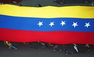 Fotos aéreas de la bandera nacional en Altamira (Fotos)