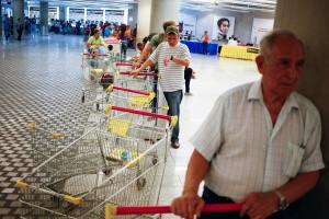 Caracas: Once horas para comprar carne