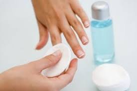 Ante la escasez de removedor de esmalte para uñas: ¡Aprende cómo prepararlo!