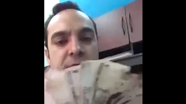 A lo Rosinés: Funcionario mexicano publica un video abanicándose con dinero