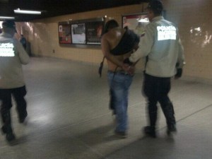 PNB detiene a un sádico que se masturbaba en el Metro de Caracas (Fotos)
