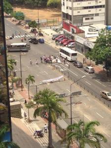 Estudiantes en Altamira cierran ambos sentidos de la Av. Francisco de Miranda (Fotos)
