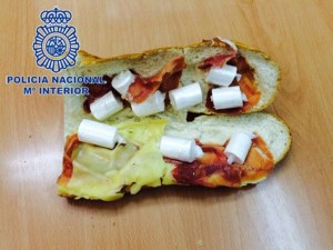 Un sándwich con jamón, queso… y 100 gramos de cocaína (Foto)