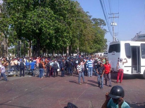 Transportistas protestan contra la inseguridad en Yaritagua (Foto)