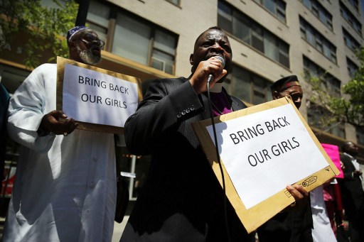 Policía de Nigeria prohíbe las protestas por el secuestro de las niñas