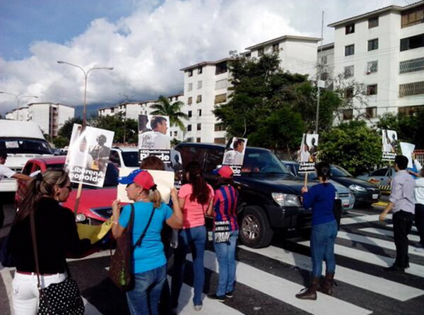 Manifestantes toman la Av. Libertador en Mérida (Fotos)