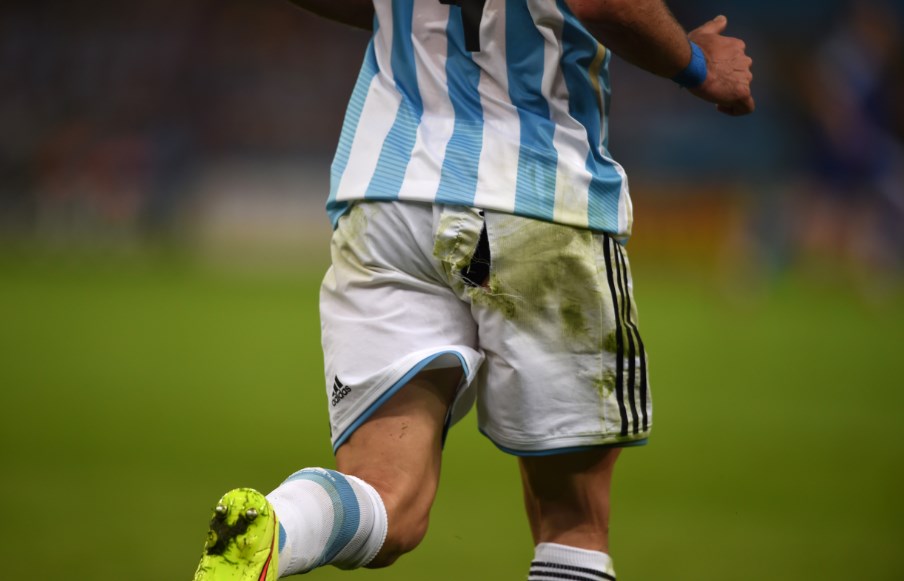 Al jugador Pablo Zabaleta se le rompió el short en pleno partido (Foto)
