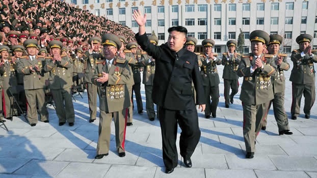 Kim Jong-Un durante un desfile militar este año en  Pionyang, Corea del Norte. Foto CNN
