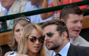 El actor Bradley Cooper disfrutó junto a su novia del campeonato de Wimbledon (Fotos)