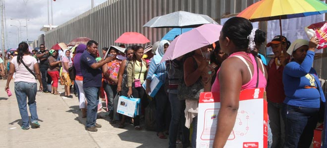 En el Zulia “bachaquean” hasta el puestos para cambiar las canaimitas