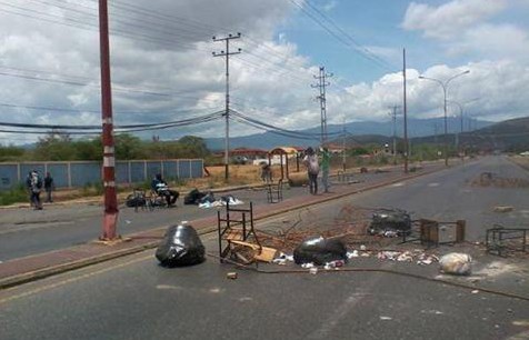 GNB cae a perdigones y lacrimógenas a estudiantes en Coro (Fotos)