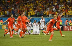 Holanda derrota a Costa Rica en penales y pasa a semifinales