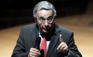 Este jueves Uribe presentará pruebas contra senadores ante la Corte