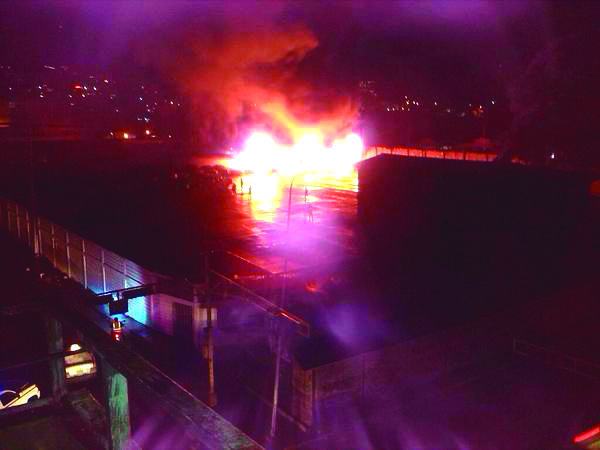 Incendio destruyó alrededor de 35 vehículos de PoliTáchira (Video)