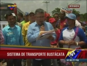 Mientras trabajadores de la Cancillería protestan…Jaua inaugura carretera Tácata-Cúa