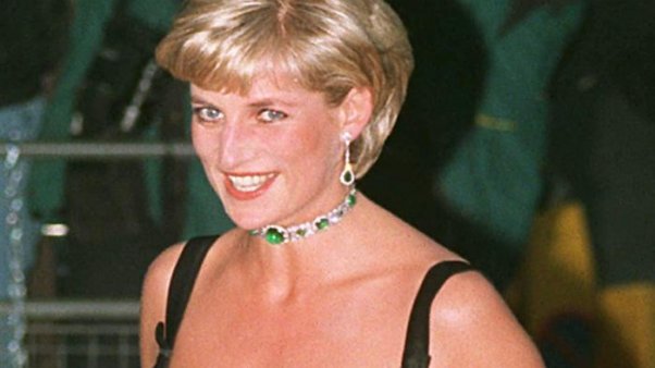 Publican foto de Lady Di en bikini