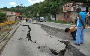Se derrumbó tramo de la carretera Petare – Santa Lucía