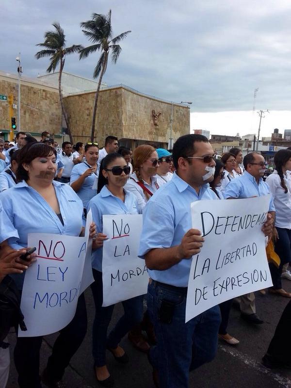 Periodistas y dueños de medios locales protestan contra censura en México