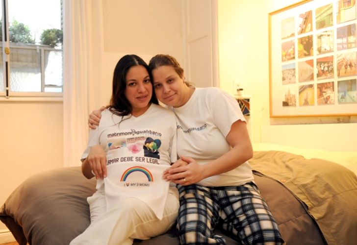 Dos venezolanas se casan y serán mamás en Argentina