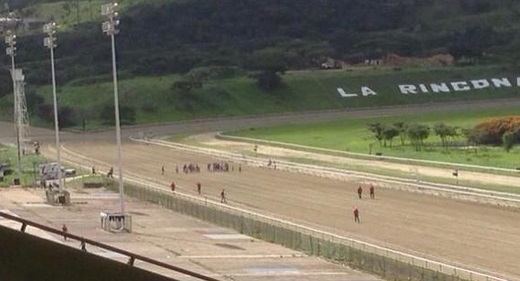 Damnificados protestan en La Rinconada (Fotos)