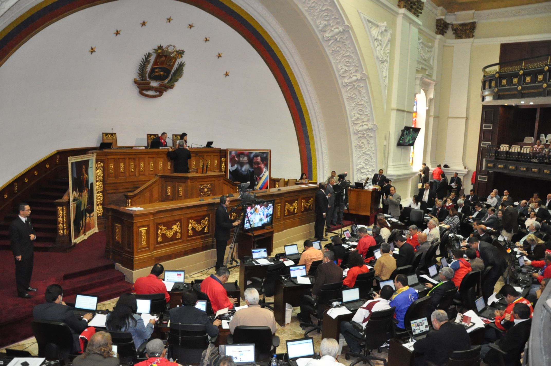 Diferida sesión de la Asamblea Nacional para designación de poderes