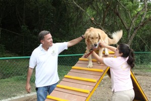 Blyde inaugura parque para mascotas en Manzanares