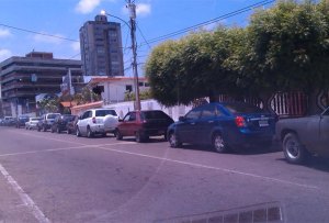 Largas colas en Maracaibo para echar gasolina (Fotos)