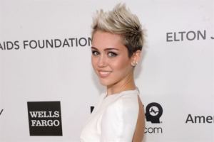 Miley Cyrus te tatúa por 10 mil dólares ¿Te dejarías?