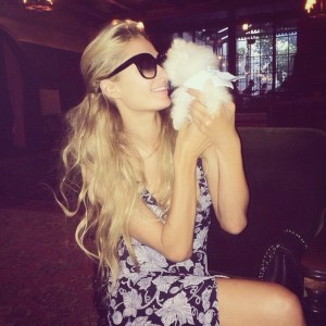 El nuevo perrito de Paris Hilton es tan cuchi como caro (Fotos + Videos)