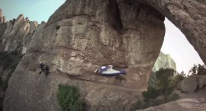Saltos con wingsuit, adrenalina pura y dura (electrizante video)
