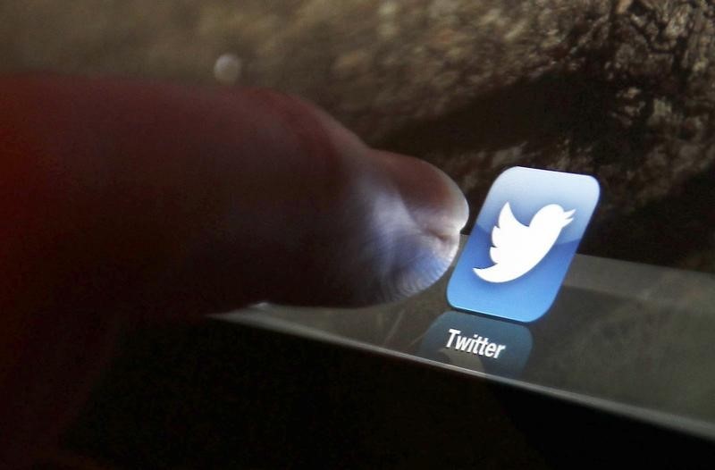 Investigación en Francia por el like de un ministro a una cuenta erótica de Twitter