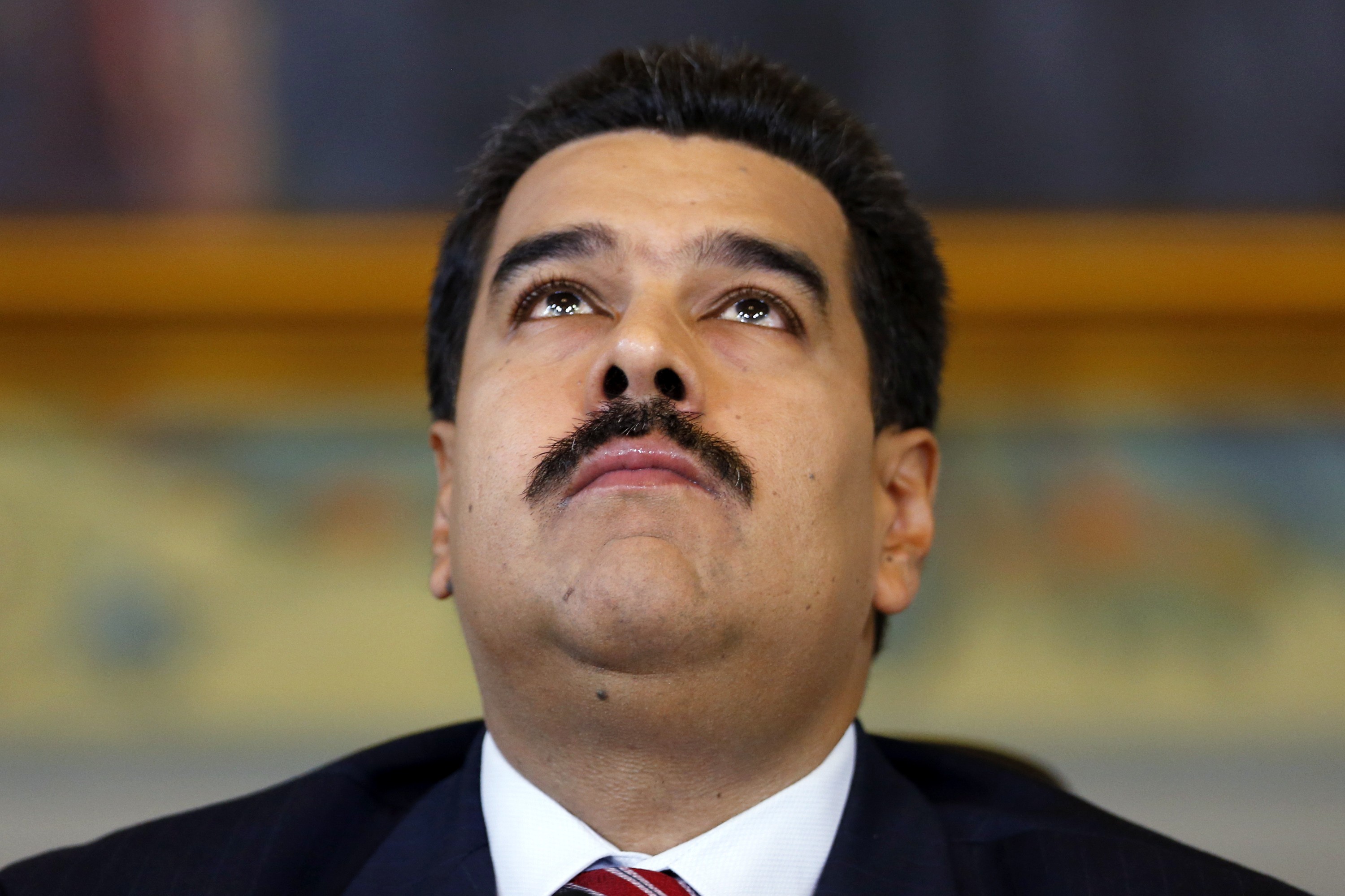 Maduro denuncia campaña de bloqueo financiero, insiste no se pedirá crédito a la banca mundial