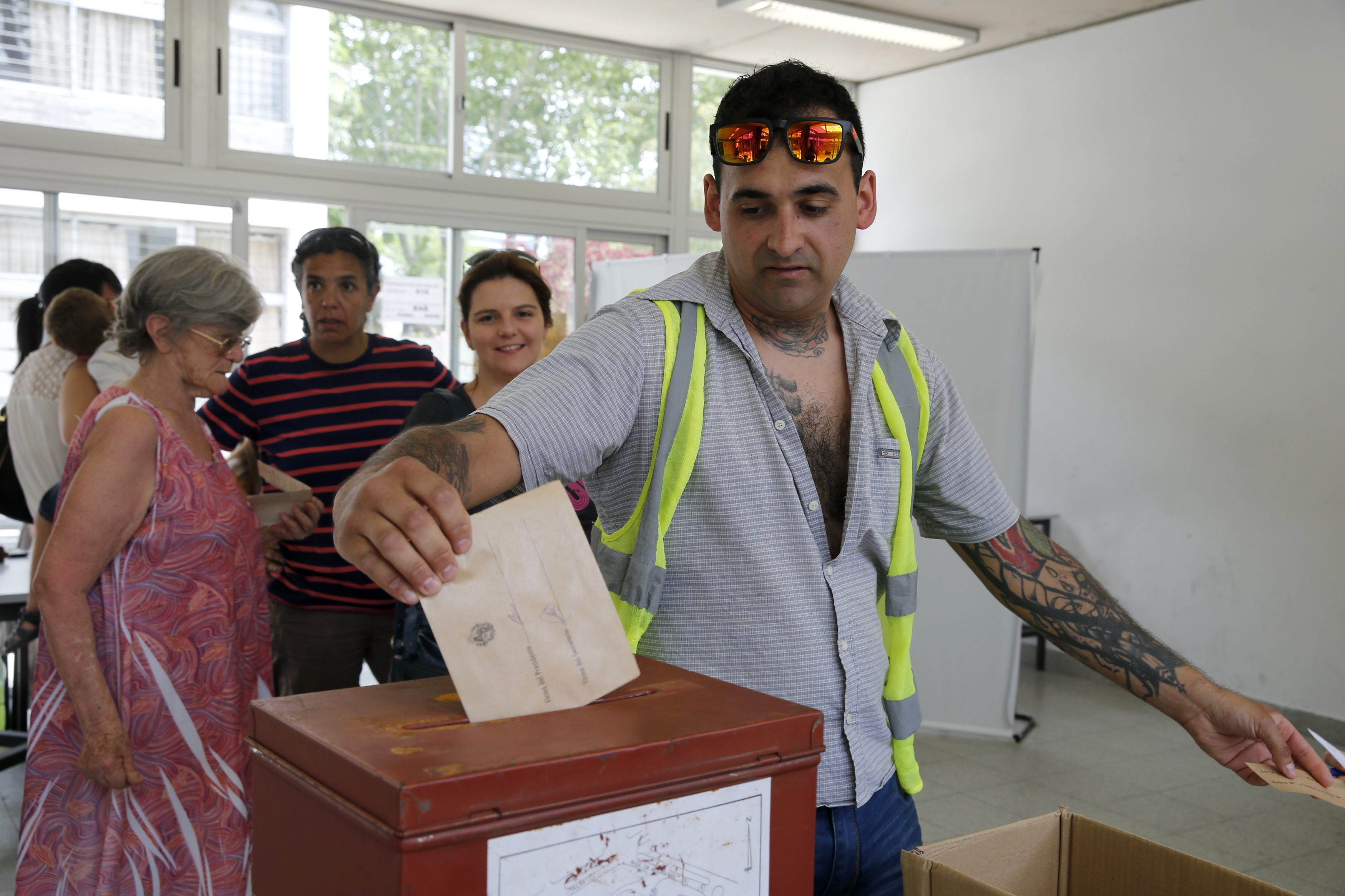 Cierran las mesas de votación en Uruguay
