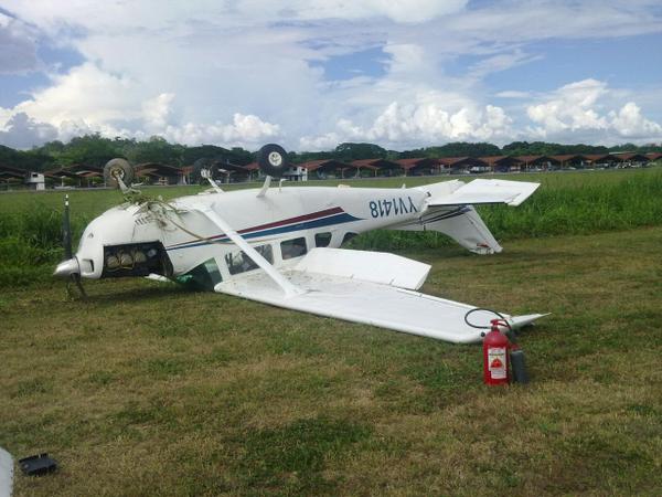 De cabeza terminó avioneta en Ocumare (FOTOS)