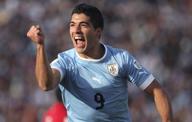 Así fue el doblete que marcó Luis Suárez con Uruguay (Video)