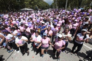 Venezuela se movilizó a favor de la lucha contra el cáncer de mama (Fotos)
