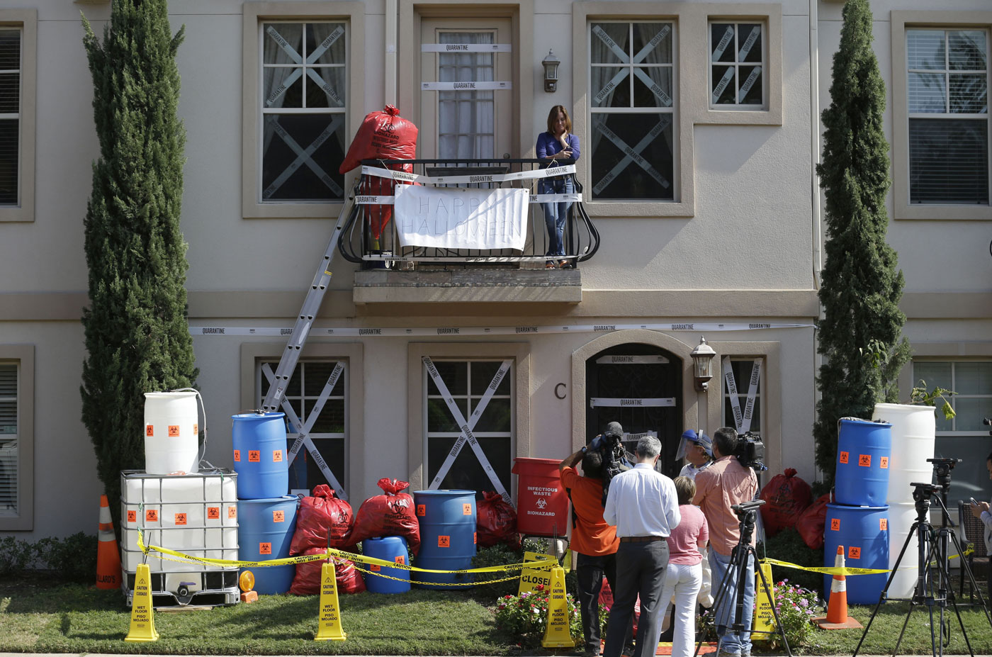 Se inspiró en el ébola para decorar su casa para Halloween (Foto)