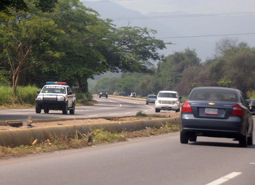Habilitada Autopista Valencia-Puerto Cabello tras derrame de metanol