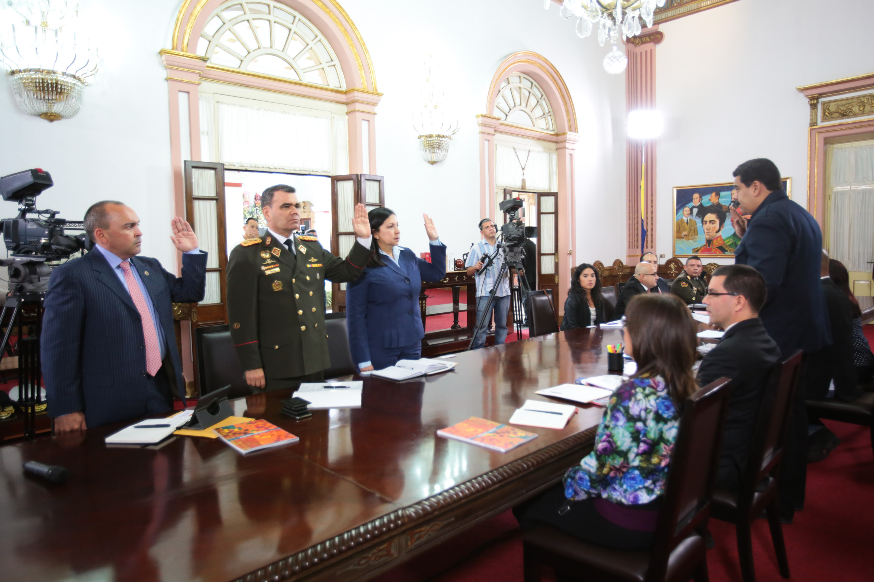 Fórmula anticorrupción de Maduro combina un coronel, un comisario y un abogado