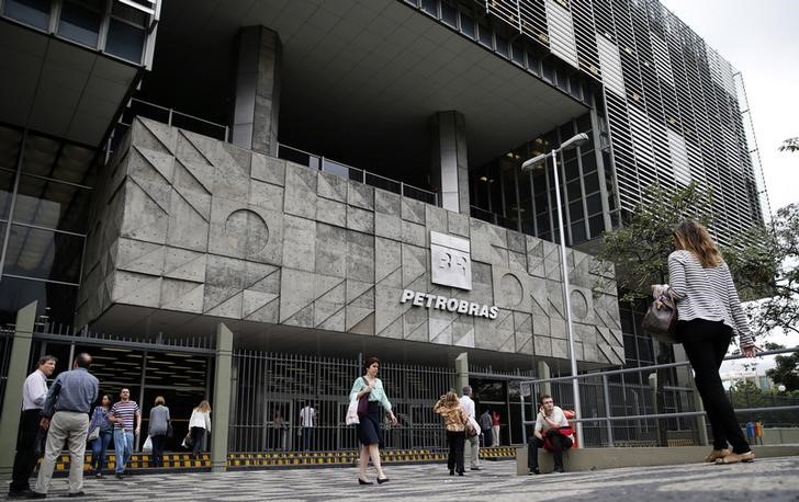 Congreso brasileño pide que 52 personas sean procesadas por desvíos en Petrobras