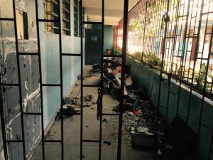 Aguas negras llegan a las aulas de la Escuela José Ortín Rodríguez en Maracaibo (Fotos)