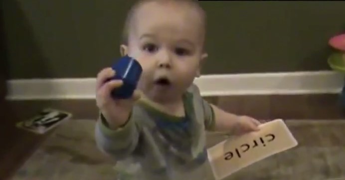 Increíble: Un bebé de 16 meses ¡capaz de leer!