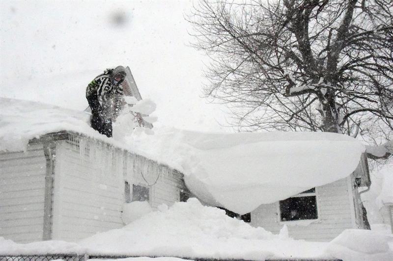 Aumenta el número de muertos por tormenta de nieve en Nueva York